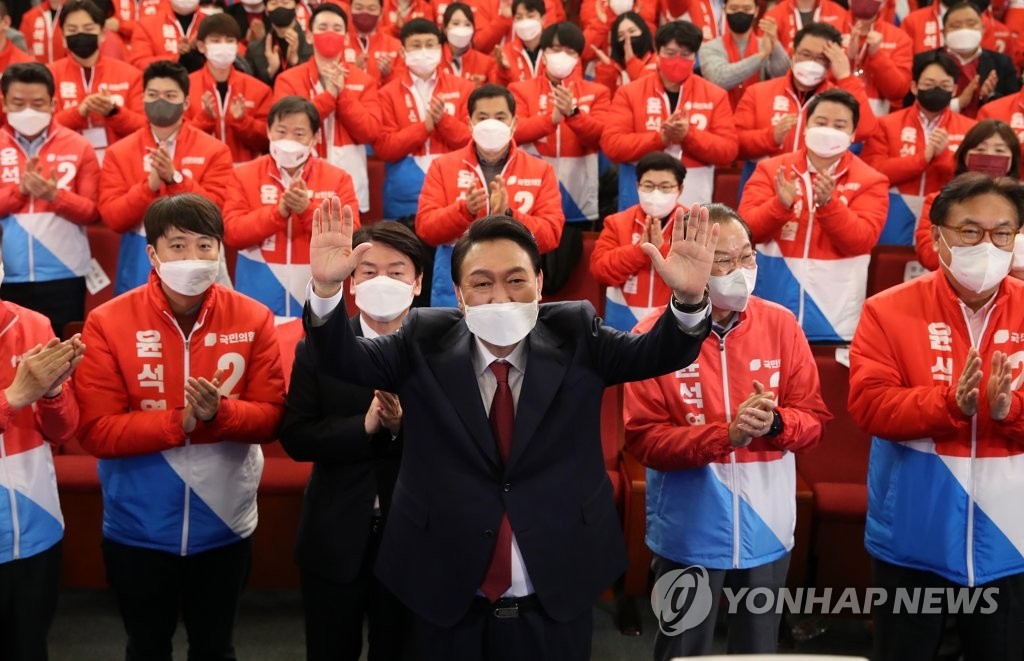 Hình ảnh thời trẻ của tân Tổng thống Hàn Quốc Yoon Suk-yeol