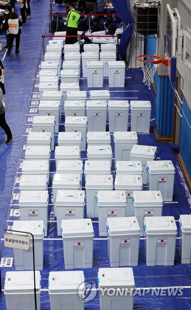 Bên trong nơi kiểm phiếu bầu Tổng thống Hàn Quốc