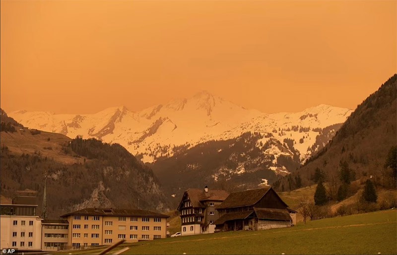 Châu Âu bị 'tấn công' bởi bão bụi bất thường từ sa mạc Sahara