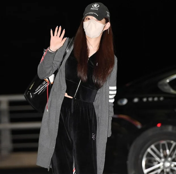 Soi trang phục sân bay của các sao KPop