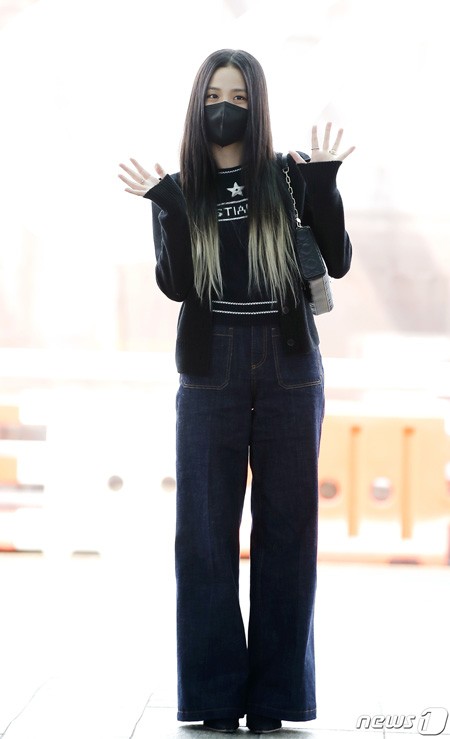 Soi trang phục sân bay của các sao KPop