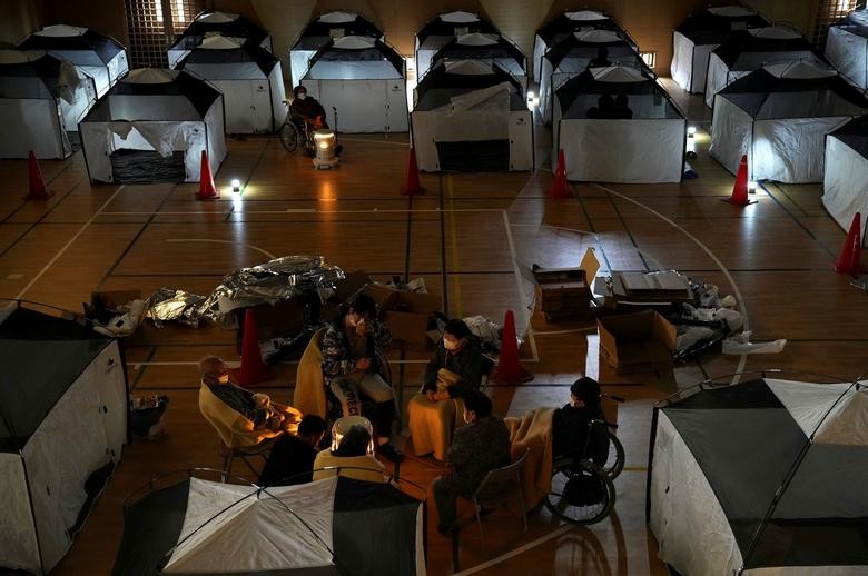 Quang cảnh tan hoang sau trận động đất lớn ở Nhật Bản