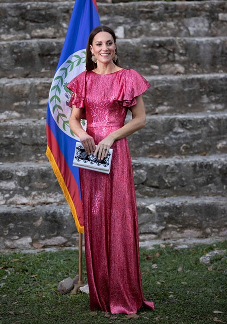 Phong cách thời trang ấn tượng của công nương Kate Middleton trong chuyến công du vùng Caribe Phong cách thời trang ấn tượng của công nương Kate Middleton trong chuyến công du vùng Caribe