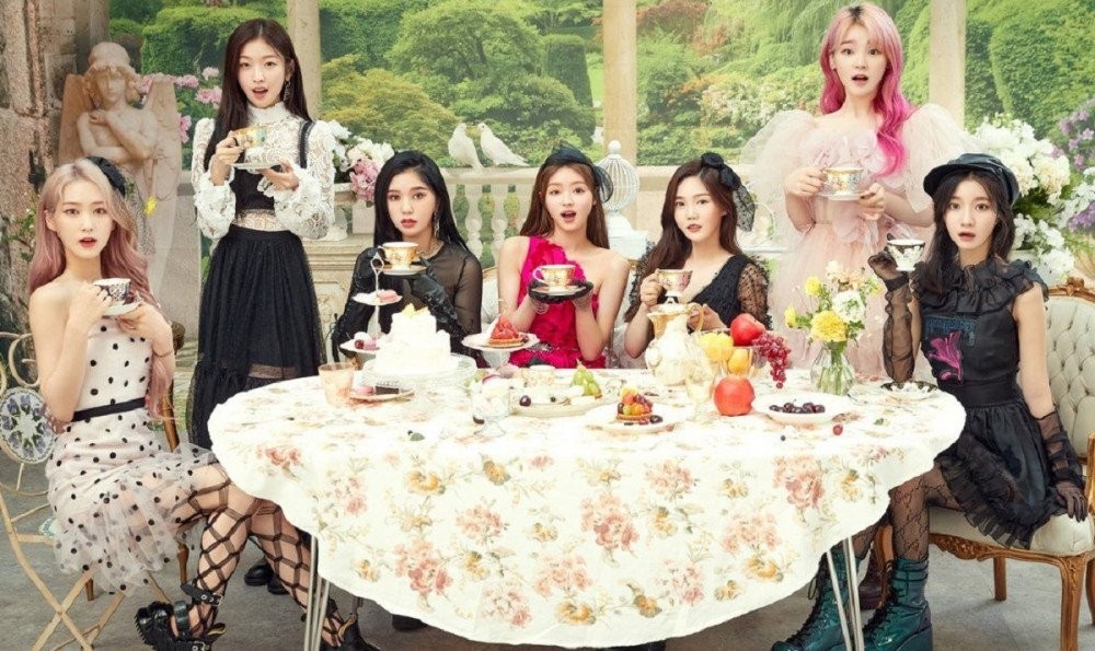 Màn tái xuất ngọt ngào của Oh My Girl trong MV 'Real love'