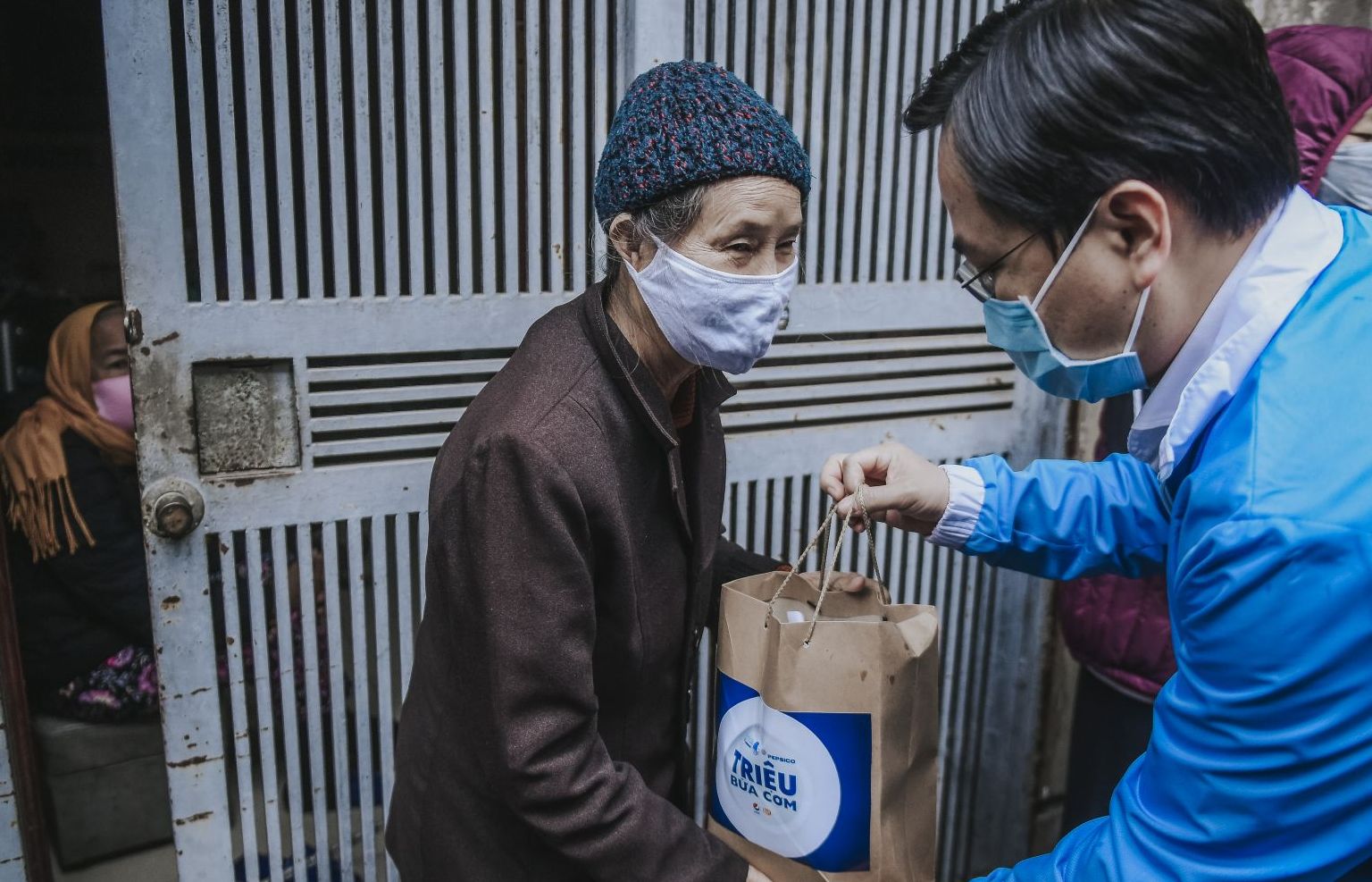 Triệu bữa cơm đến với người nghèo mùa dịch Covid-19