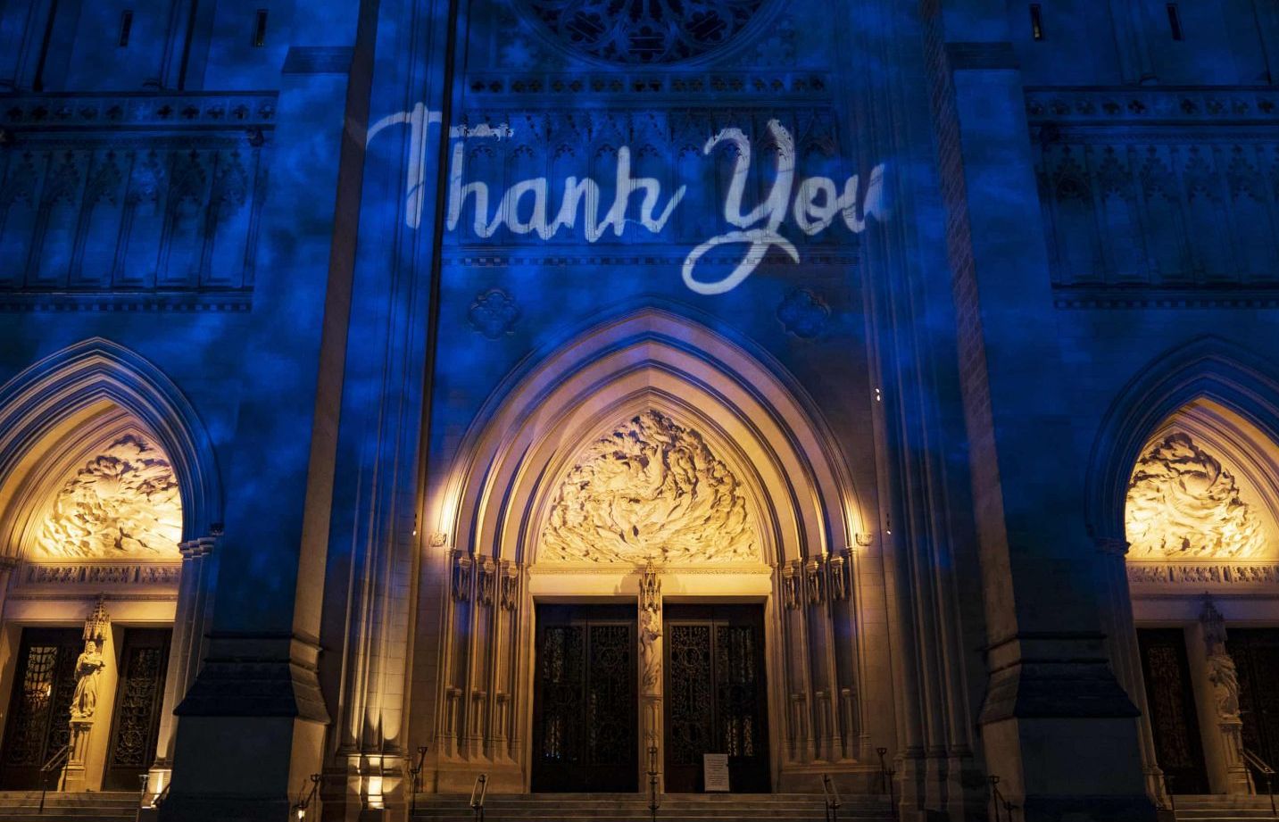 Dịch Covid-19: Những hình ảnh thay cho lời cảm ơn đến đội ngũ y tế trên khắp thế giới