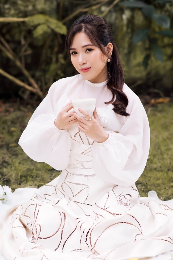 Sao Việt: Ngắm vẻ cá tính lẫn gợi cảm của dàn mỹ nhân Việt