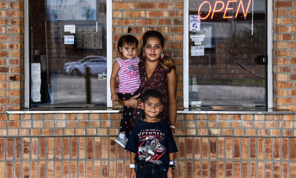 Giấc mơ Mỹ và ước muốn đoàn tụ gia đình của bà mẹ trẻ Giấc mơ Mỹ và ước muốn đoàn tụ gia đình của những bà mẹ trẻ