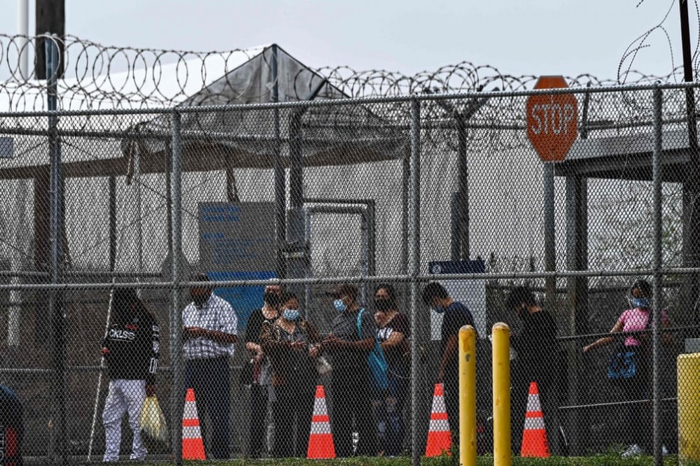 Giấc mơ Mỹ và ước muốn đoàn tụ gia đình của bà mẹ trẻ Giấc mơ Mỹ và ước muốn đoàn tụ gia đình của những bà mẹ trẻ