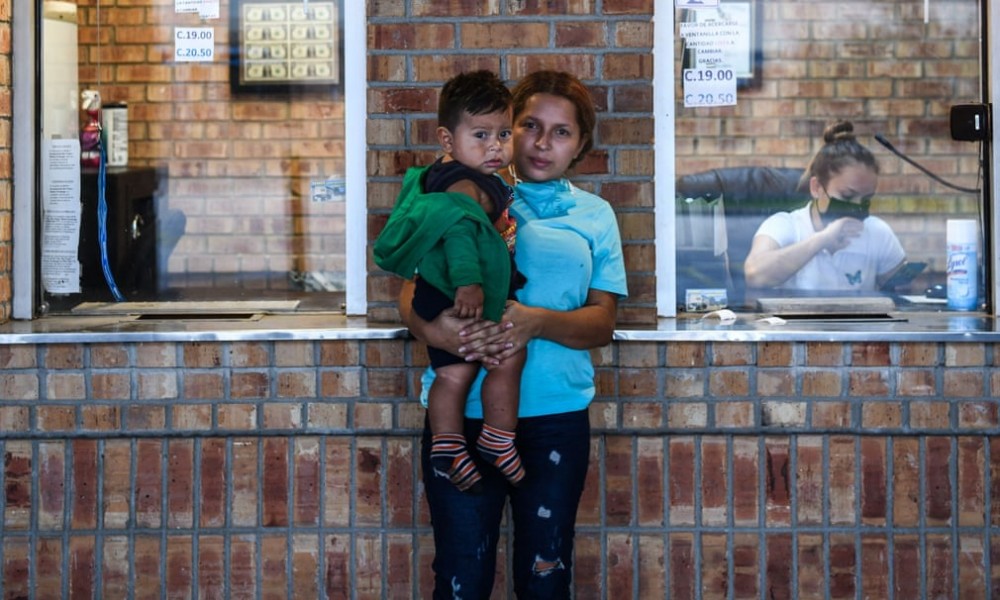 Giấc mơ Mỹ và ước muốn đoàn tụ gia đình của bà mẹ trẻ Giấc mơ Mỹ và ước muốn đoàn tụ gia đình của những bà mẹ trẻ