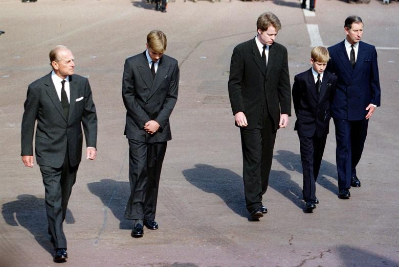 Nhìn lại 74 năm hôn nhân của Hoàng thân Philip và Nữ hoàng Elizabeth II