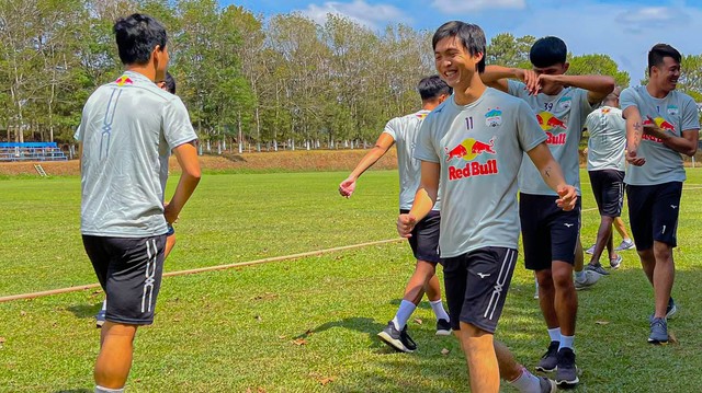 Tiền vệ Tuấn Anh báo tin vui cho HLV Kiatisuk