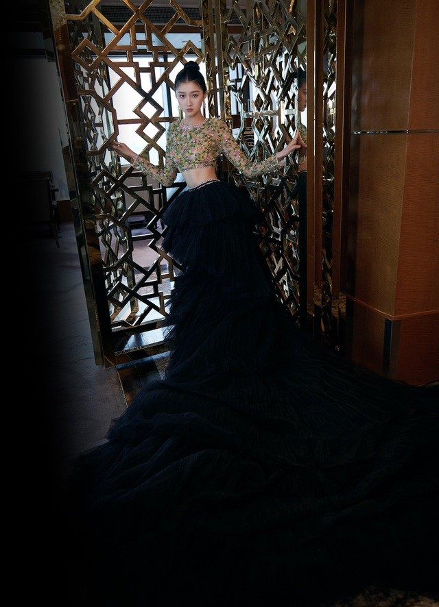 Ngắm đôi chân 'cực phẩm' của mỹ nhân 9x Quan Hiểu Đồng