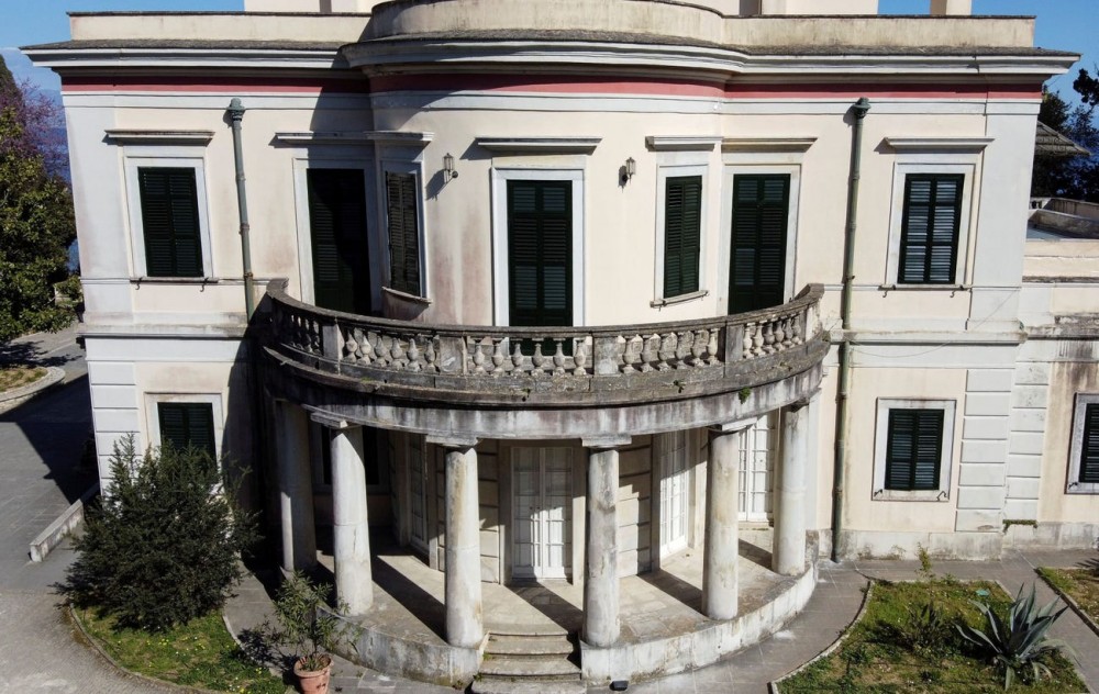 Bên trong căn biệt thự, nơi sinh của Hoàng thân Philip ở Hy Lạp