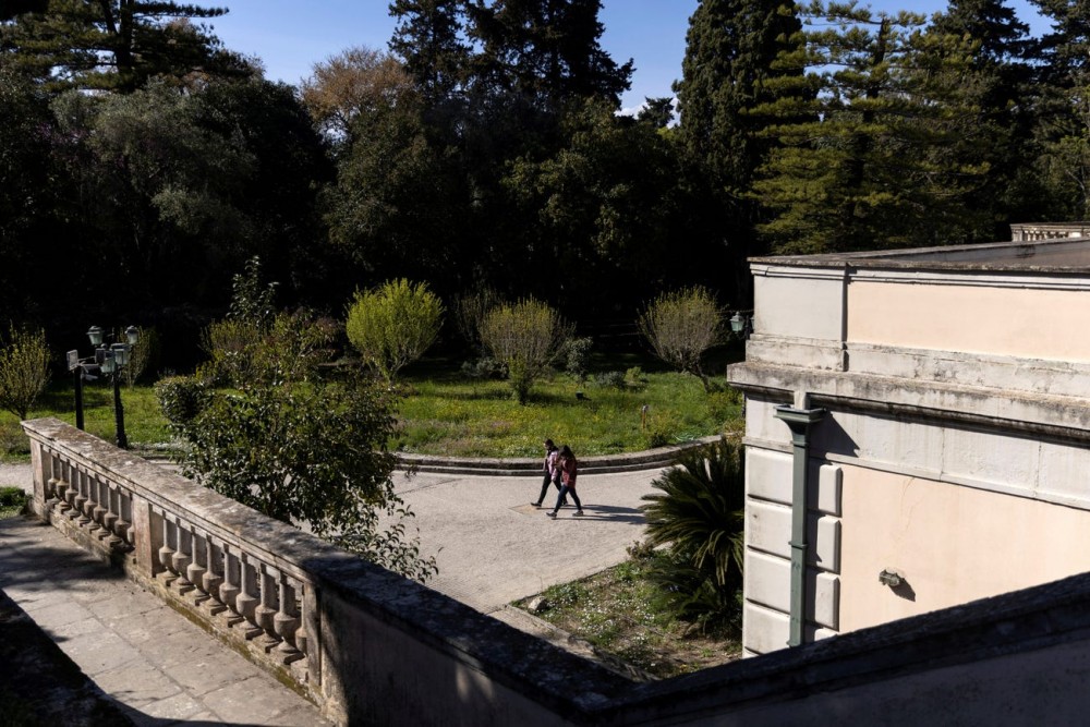 Bên trong căn biệt thự, nơi sinh của Hoàng thân Philip ở Hy Lạp