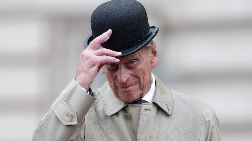 Nhìn lại gu ăn mặc của Hoàng thân Philip - Biểu tượng thời trang quý tộc Anh