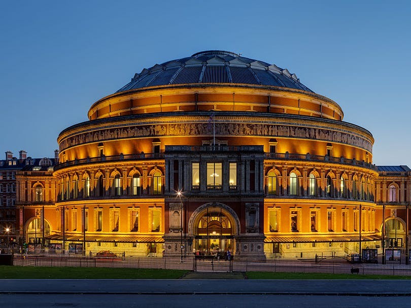 Cách gia đình hoàng gia Anh kỷ niệm sinh nhật