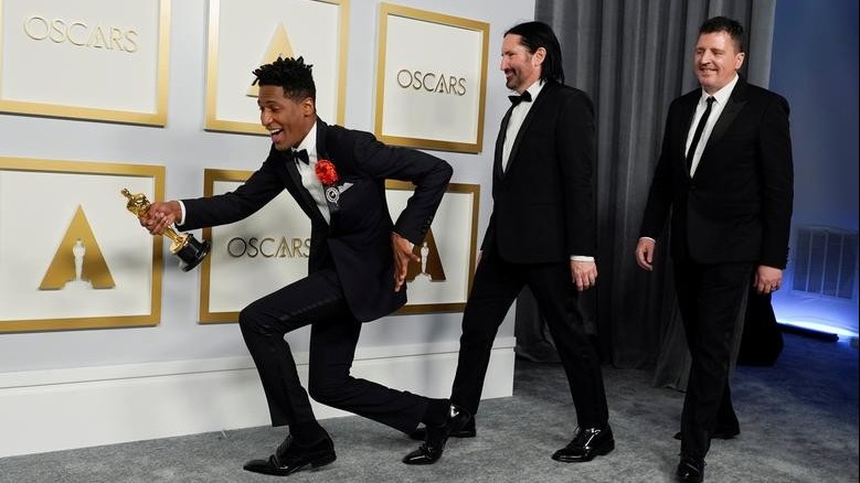 Lễ trao giải Oscar 2021: Những sắc màu rực rỡ, những xúc cảm vỡ òa