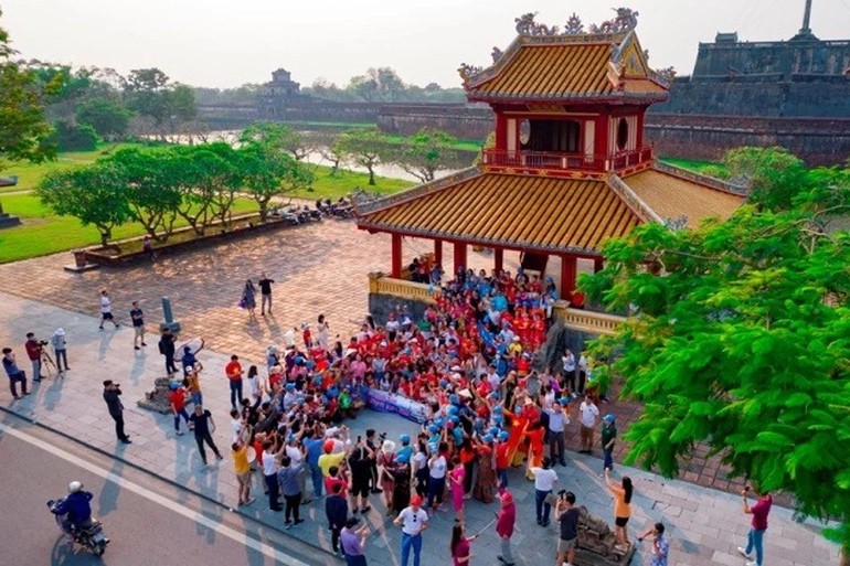 Đây là đoàn khách đến Huế đông nhất từ khi có dịch Covid-19.