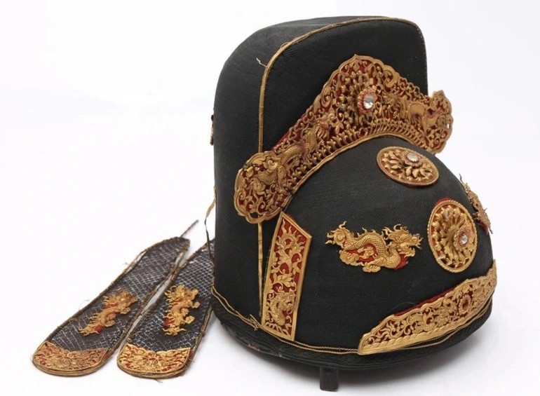 Mũ quan triều Nguyễn bất ngờ trúng đấu giá 20 tỷ đồng, cao gấp 1.200 lần giá khởi điểm