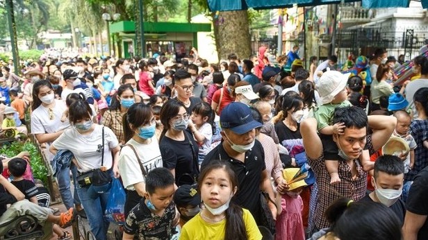 Công viên Thủ Lệ 'thất thủ' ngày nghỉ Lễ