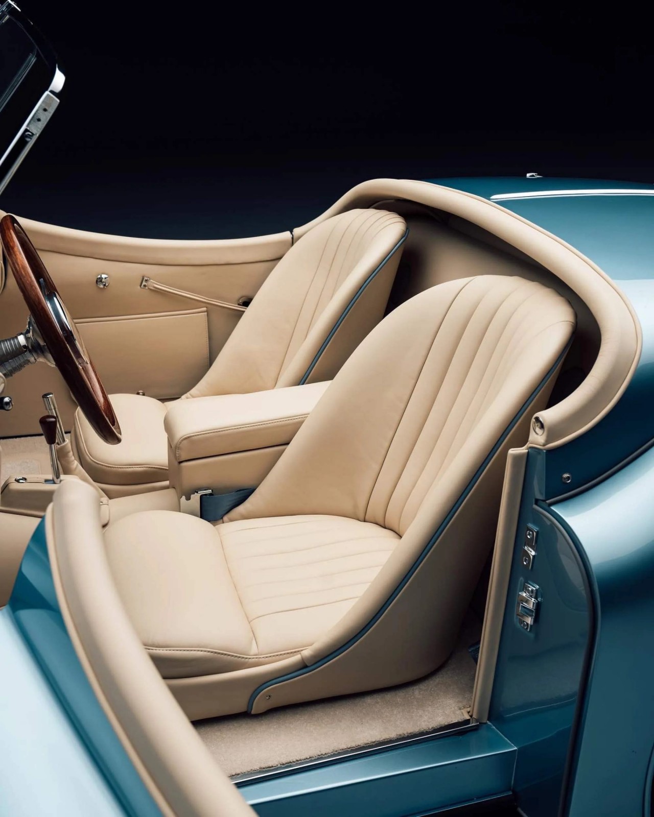 Dàn xe sang của cậu cả nhà David Beckham, Brooklyn Beckham