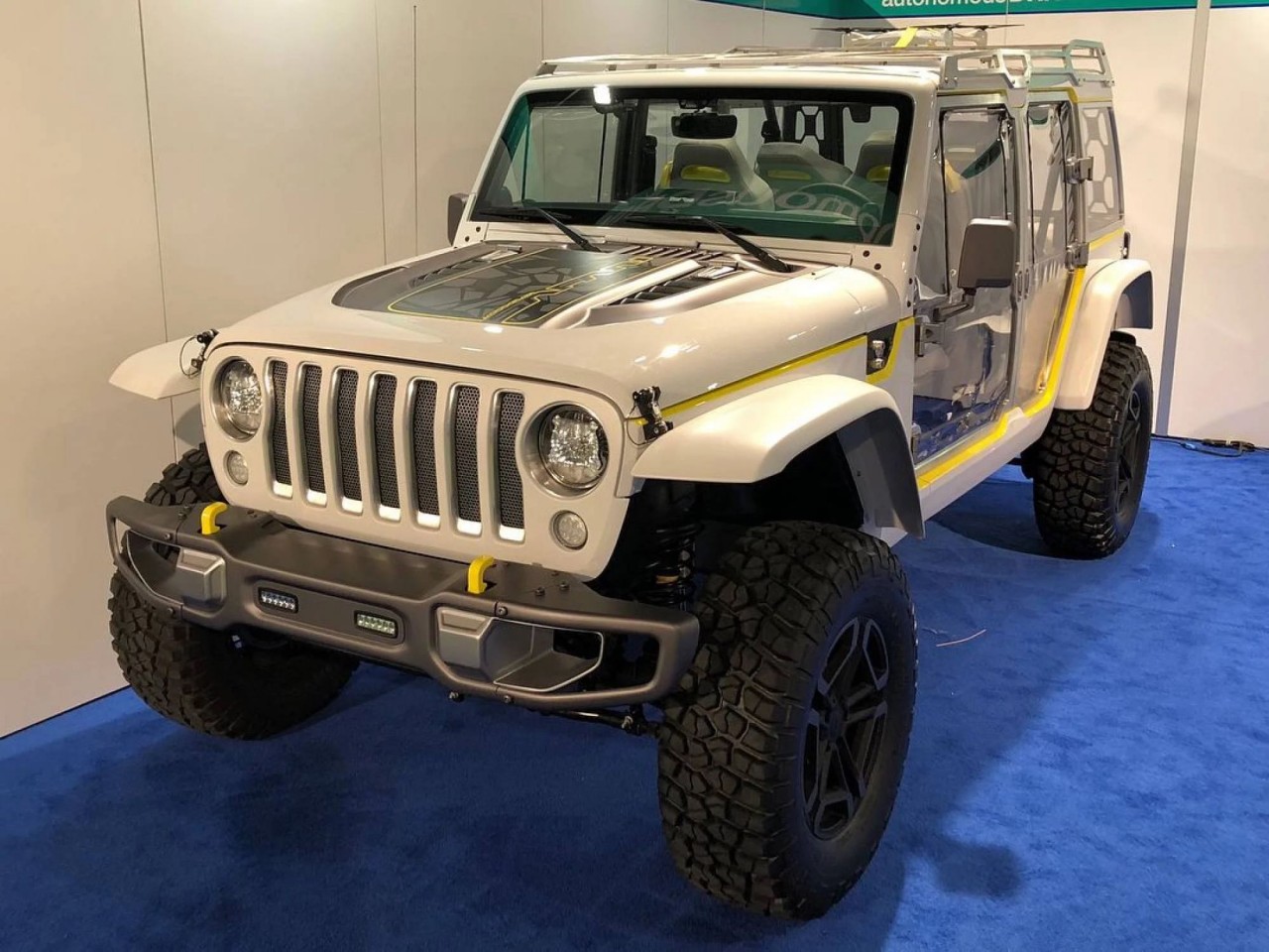 Dàn xe sang của cậu cả nhà David Beckham, Brooklyn Beckham