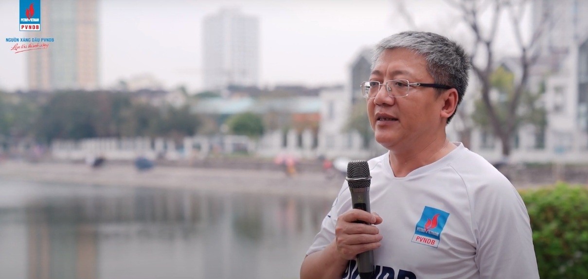 Ông Đinh Văn Ngữ, Phó Giám đốc PVNDB cổ vũ tinh thần các vận động viên. Ông Đinh Văn Ngữ, Phó Giám đốc PVNDB cổ vũ tinh thần các vận động viên.