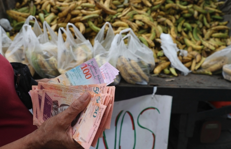 Venezuela bỏ kiểm soát ngoại tệ và tiếp nhận thêm hàng viện trợ từ Trung Quốc