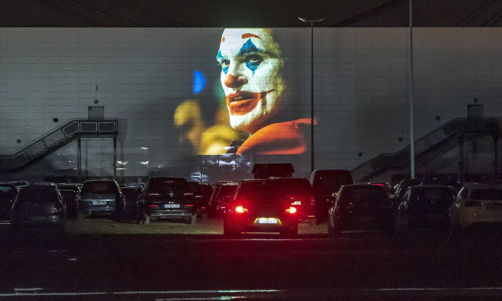 rap chieu phim thoi covid 19