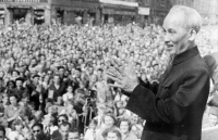 bao ukraine tu ngoi lang kim lien den chinh khach duoc ca the gioi biet den duoi ten goi ho chi minh