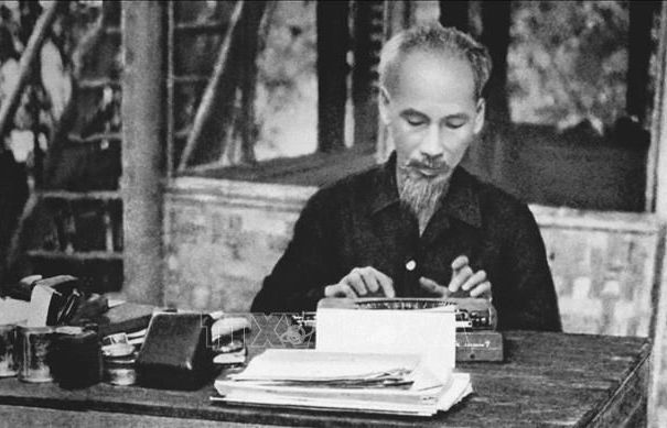 130 năm ngày sinh Chủ tịch Hồ Chí Minh: Người bắc nhịp cầu hữu nghị giữa hai dân tộc Việt - Anh