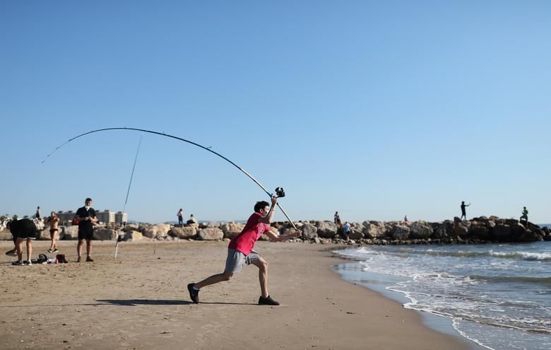 dich covid 19 cac nuoc noi long cach ly xa hoi nguoi dan tranh thu bung lua