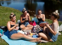 kitzia chu meo noi tieng mang xa hoi voi guong mat cau co