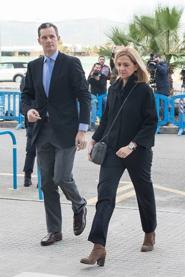 Những câu chuyện chấn động thế giới của gia đình Hoàng gia