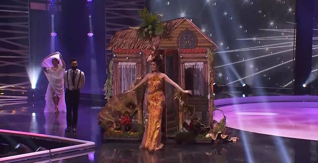 Trang phục cầu kỳ của Hoa hậu Malaysia