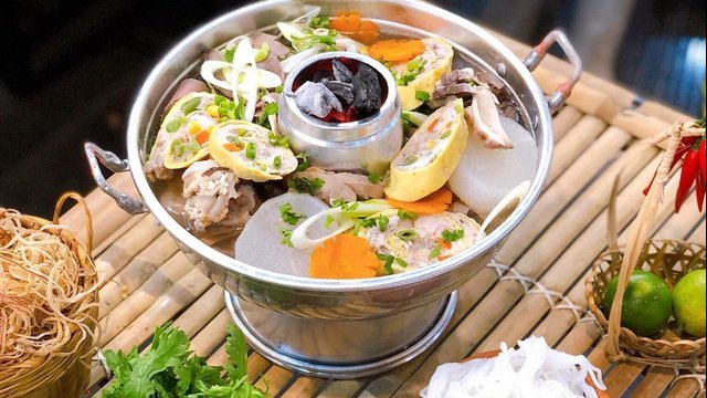 Lạ lùng món lẩu 'than, thở', ngon nức tiếng miền Tây