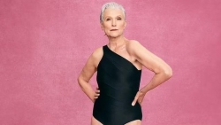 Mẹ của tỷ phú Elon Musk làm người mẫu cho chiến dịch quảng cáo áo tắm