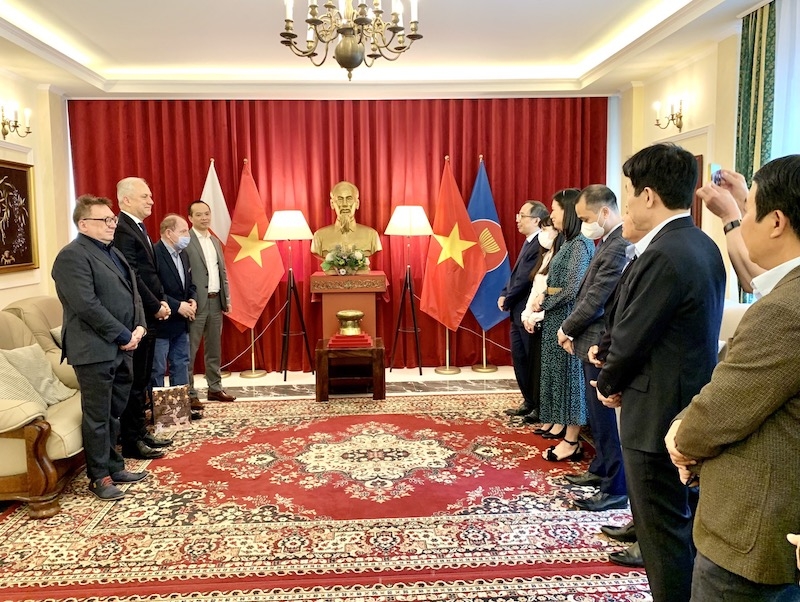 Đại sứ Nguyễn Hùng làm việc với Chủ tịch Nhóm Nghị sĩ Hữu nghị Ba Lan – Việt Nam