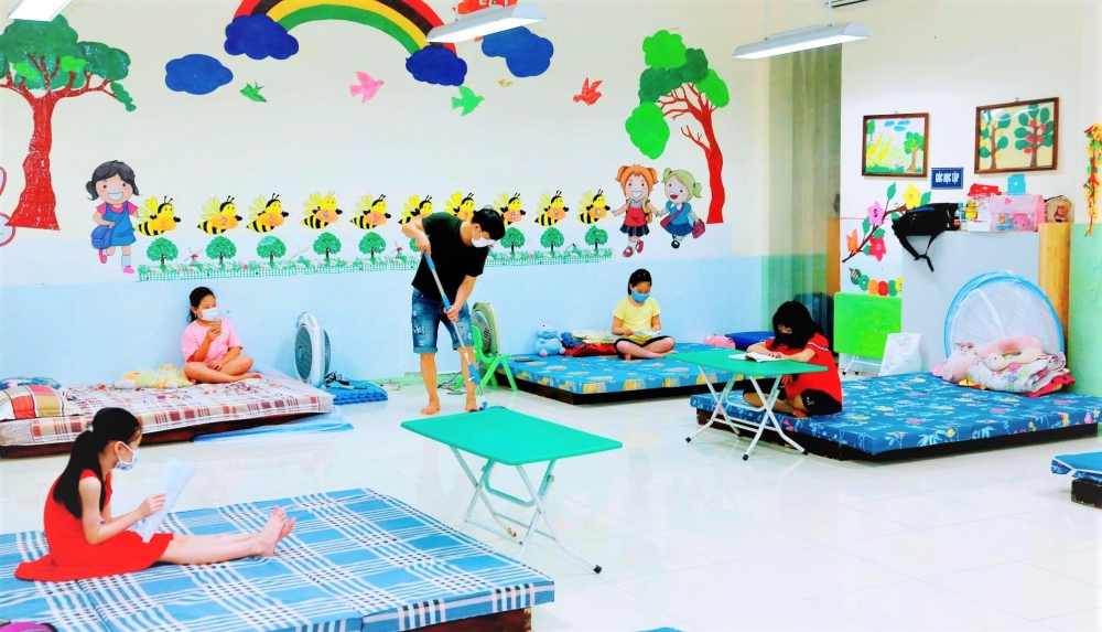 Trẻ em phải cách ly y tế tập trung do Covid-19 được hỗ trợ tiền ăn