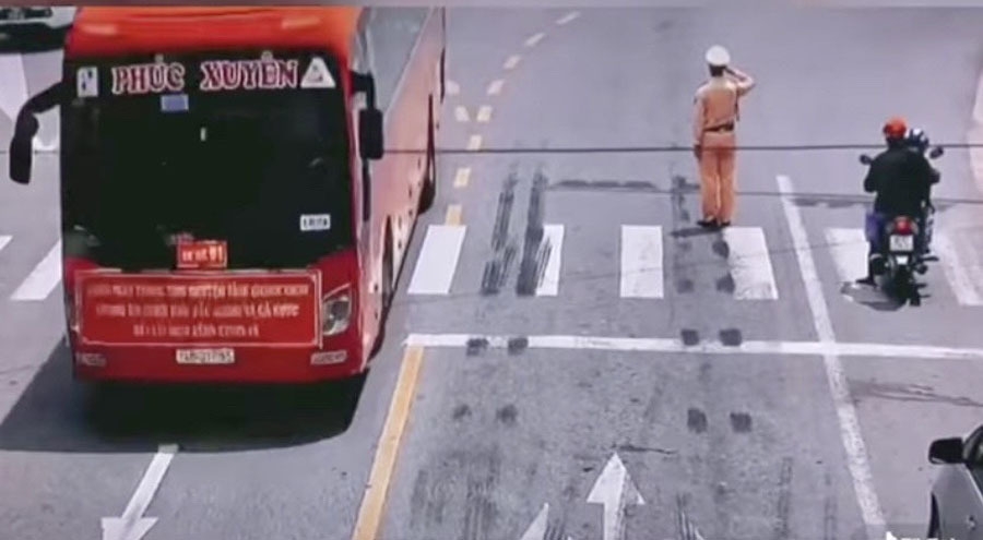 Những khoảnh khắc chạm đến trái tim tại tâm dịch Covid-19 ở Bắc Giang