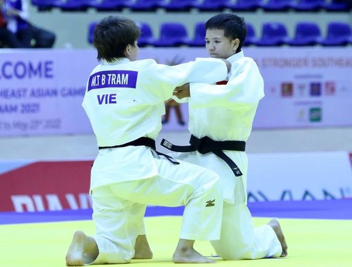 Cặp VĐV Mai Thị Bích Trâm - Nguyễn Tường Vy (Việt Nam) thi đấu nội dung Katame No Kata tại vòng chung kết và đạt 402,5 điểm, giành HCV.