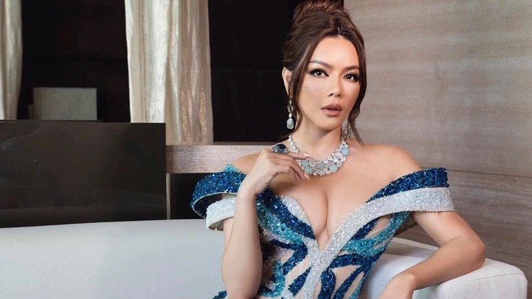 Lý Nhã Kỳ diện váy 'hở bạo', khoe khéo trang sức gần 6 tỷ