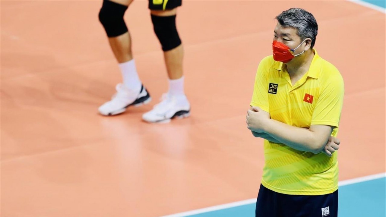 HLV đội bóng chuyền nam Việt Nam Li Huan Ning: Tôi có quân bài của mình và đưa ra sân khi thích hợp