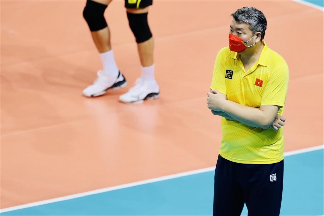 HLV Li Huan Ning: Tôi có quân bài của mình và đưa ra sân khi thích hợp HLV đội bóng chuyền nam Việt Nam Li Huan Ning: Tôi có quân bài của mình và đưa ra sân khi thích hợp