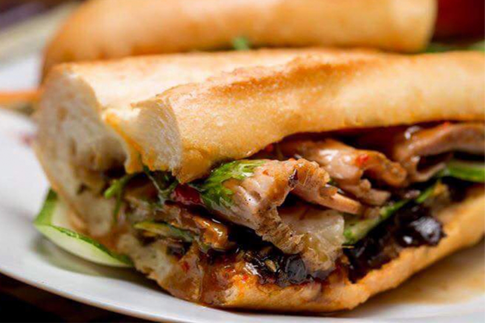 cung phong vien nuoc ngoai tim hieu mon banh mi ngon nhat sai thanh