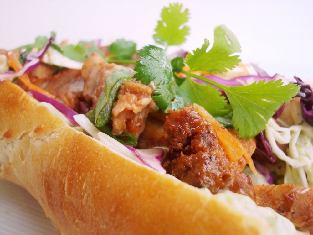 cung phong vien nuoc ngoai tim hieu mon banh mi ngon nhat sai thanh
