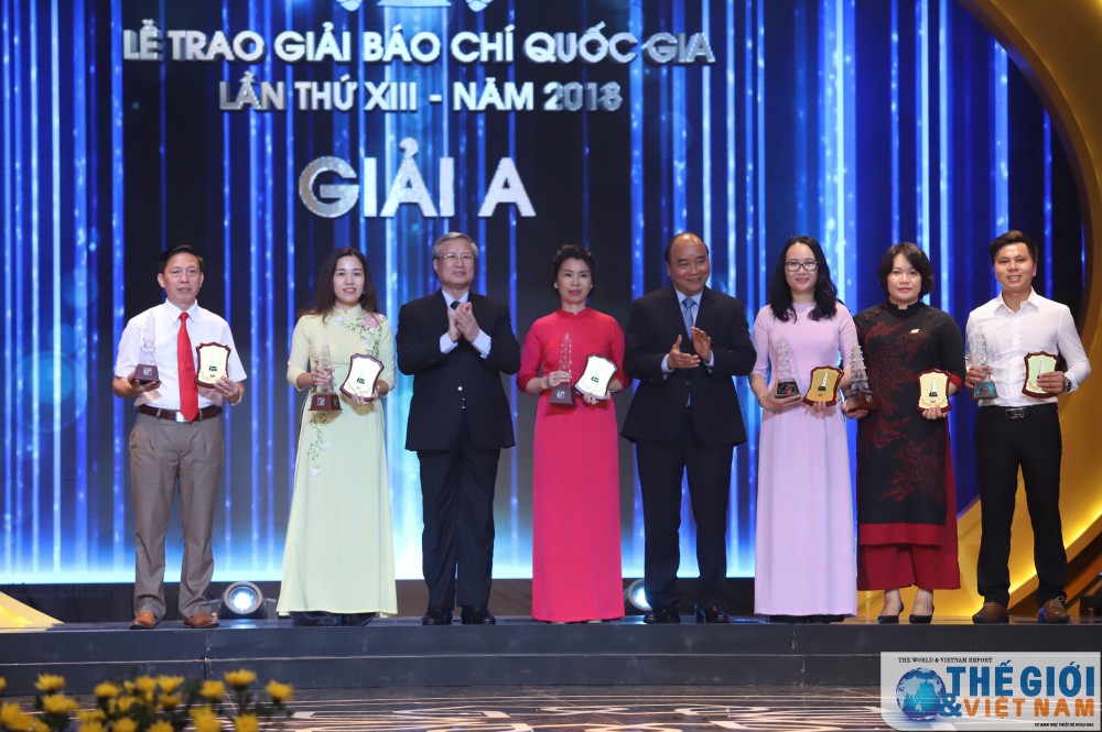 Tôn vinh 106 tác phẩm báo chí xuất sắc tại Lễ trao giải Báo chí Quốc gia lần thứ 13 ton vinh 106 tac pham bao chi xuat sac tai le trao giai bao chi quoc gia lan thu 13