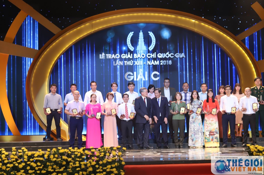 Tôn vinh 106 tác phẩm báo chí xuất sắc tại Lễ trao giải Báo chí Quốc gia lần thứ 13 ton vinh 106 tac pham bao chi xuat sac tai le trao giai bao chi quoc gia lan thu 13