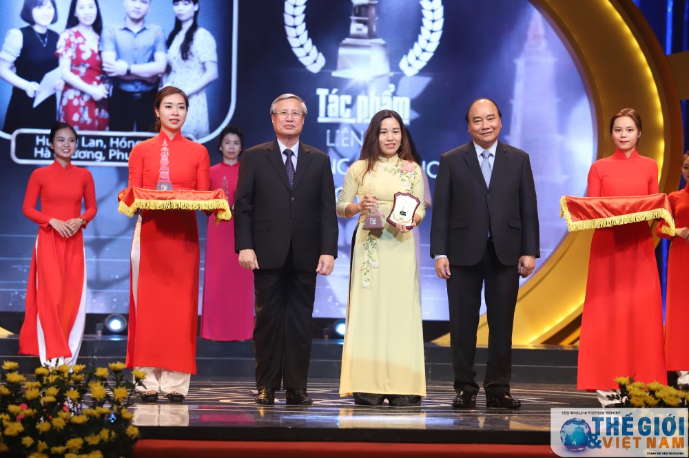 Tôn vinh 106 tác phẩm báo chí xuất sắc tại Lễ trao giải Báo chí Quốc gia lần thứ 13 ton vinh 106 tac pham bao chi xuat sac tai le trao giai bao chi quoc gia lan thu 13